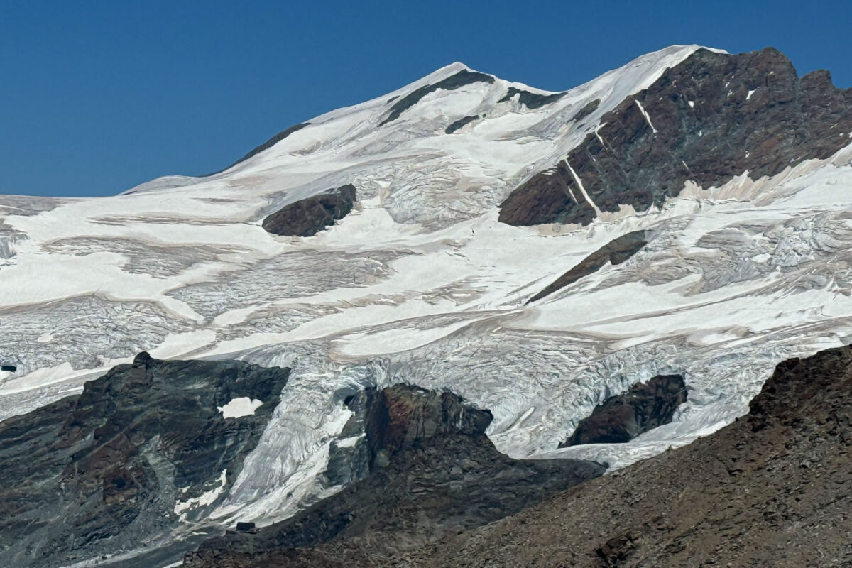 Ayas hut (botton left) as seen from Sella.